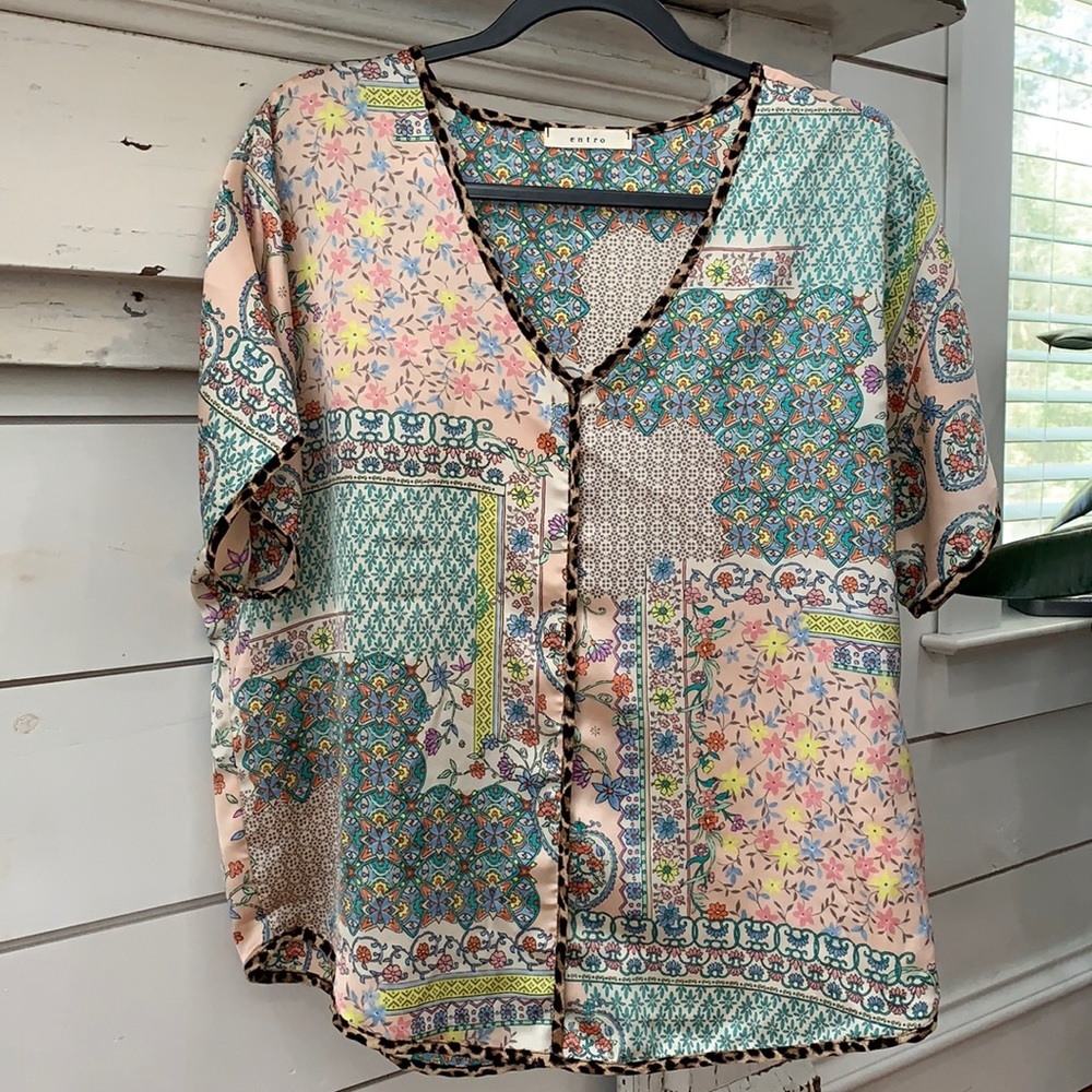 Medium Entro Boutique Blouse Silky Material